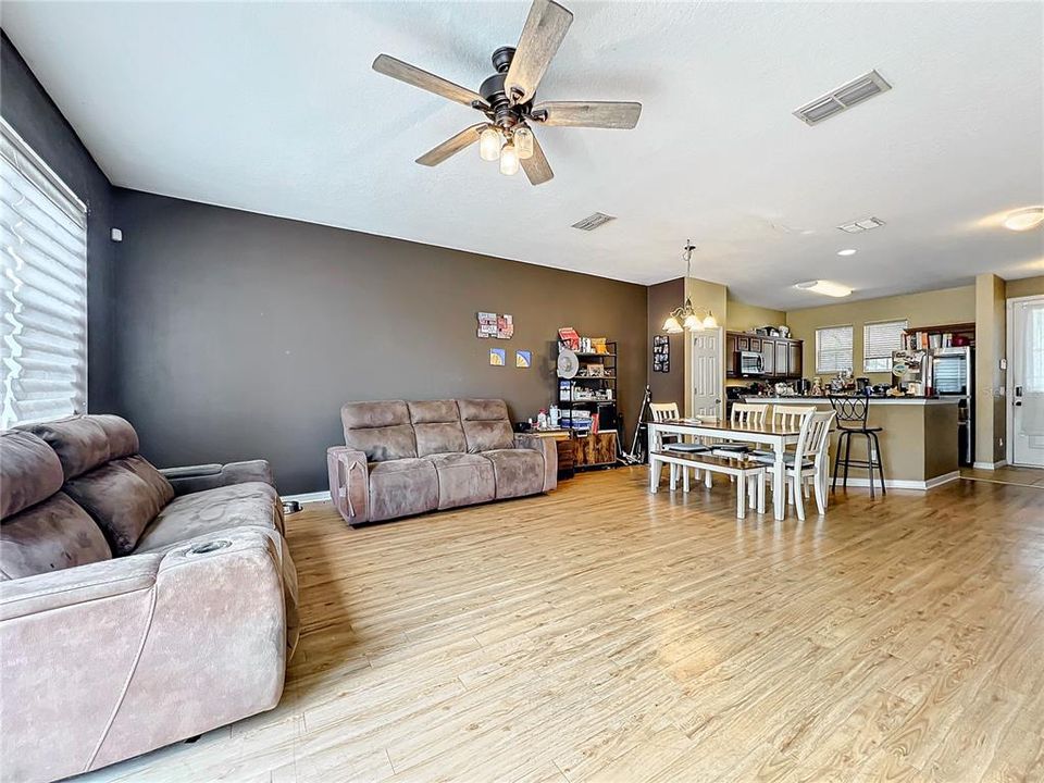 For Sale: $395,000 (3 beds, 2 baths, 1464 Square Feet)