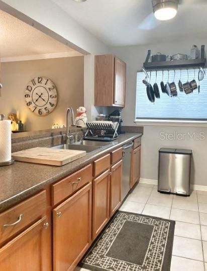 For Rent: $2,450 (2 beds, 2 baths, 1049 Square Feet)