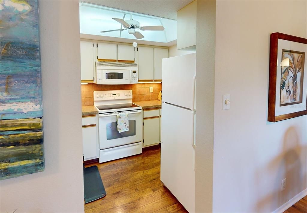 For Sale: $174,900 (2 beds, 2 baths, 838 Square Feet)