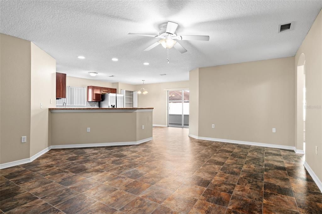 For Sale: $339,900 (4 beds, 2 baths, 1619 Square Feet)