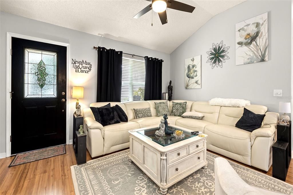 For Sale: $369,900 (3 beds, 2 baths, 1527 Square Feet)