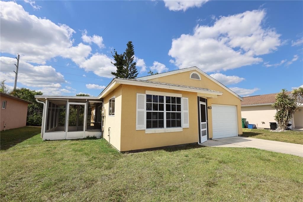 Active With Contract: $206,900 (3 beds, 2 baths, 1044 Square Feet)