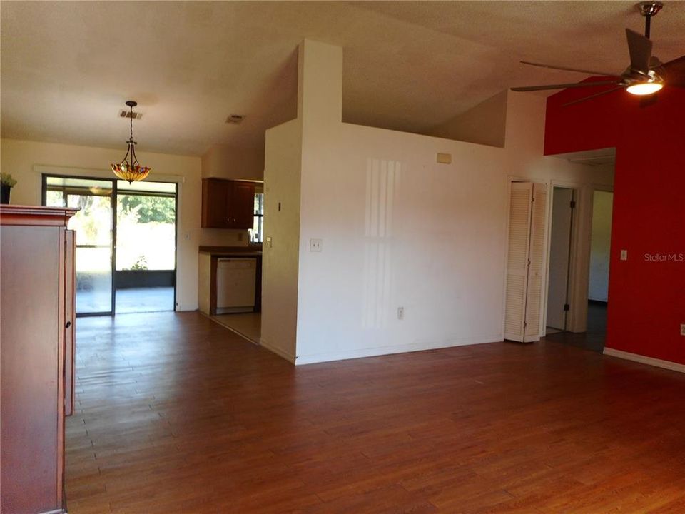 For Sale: $297,800 (3 beds, 2 baths, 1448 Square Feet)