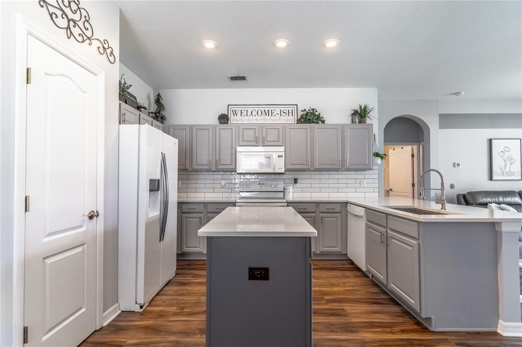 Active With Contract: $425,000 (3 beds, 2 baths, 1877 Square Feet)