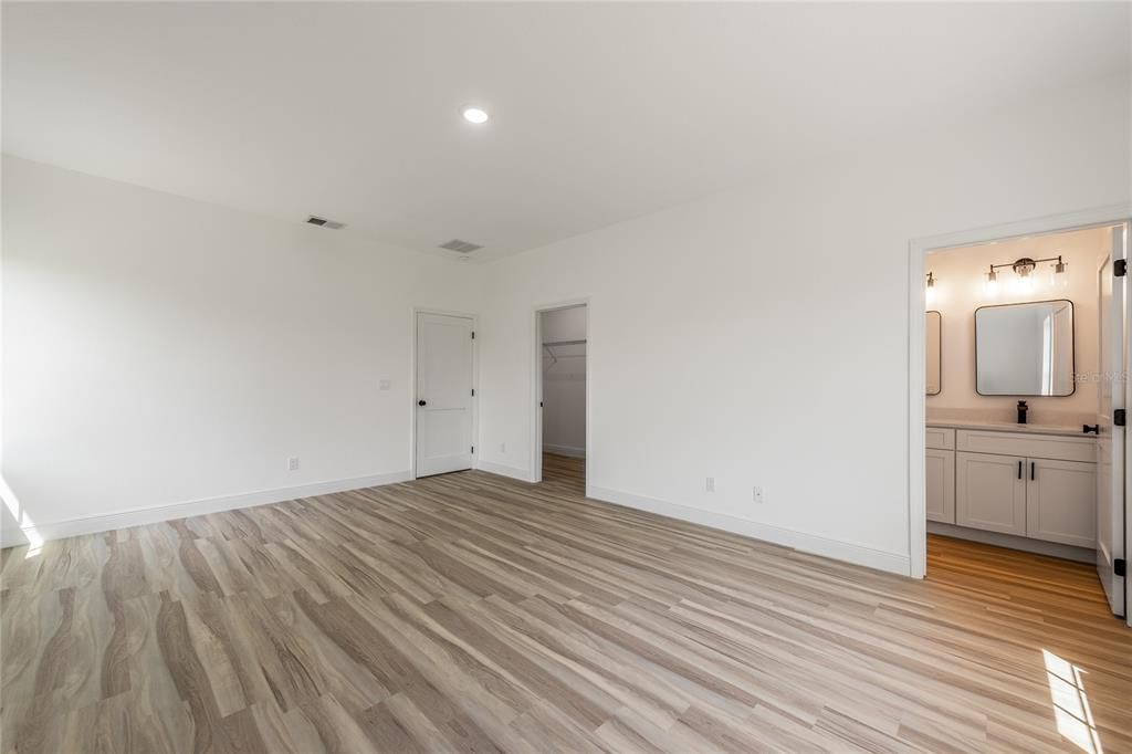 Active With Contract: $335,900 (4 beds, 2 baths, 1919 Square Feet)
