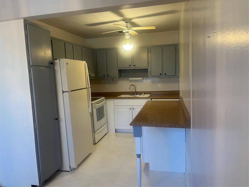 Active With Contract: $79,995 (1 beds, 1 baths, 874 Square Feet)