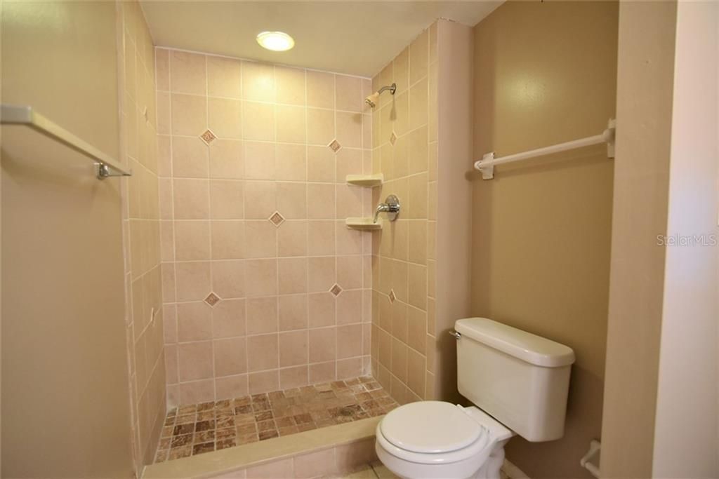 For Rent: $1,600 (2 beds, 2 baths, 1200 Square Feet)