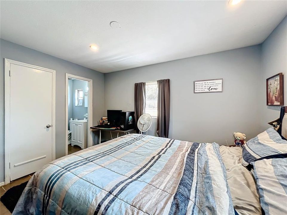 For Sale: $274,900 (3 beds, 2 baths, 920 Square Feet)