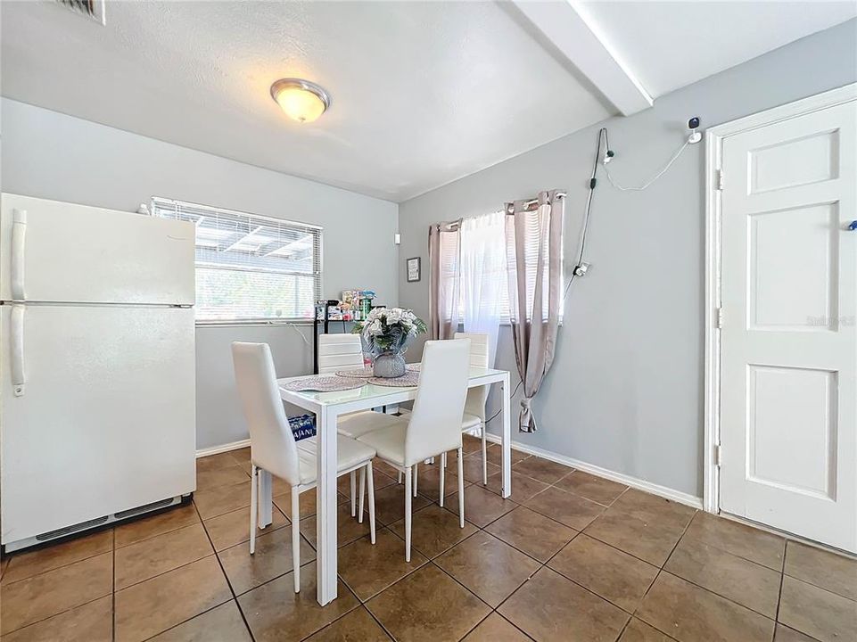 For Sale: $274,900 (3 beds, 2 baths, 920 Square Feet)