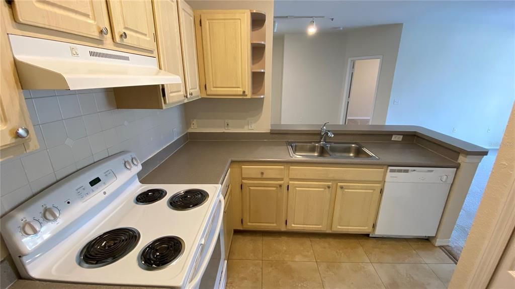For Rent: $1,595 (2 beds, 2 baths, 1048 Square Feet)