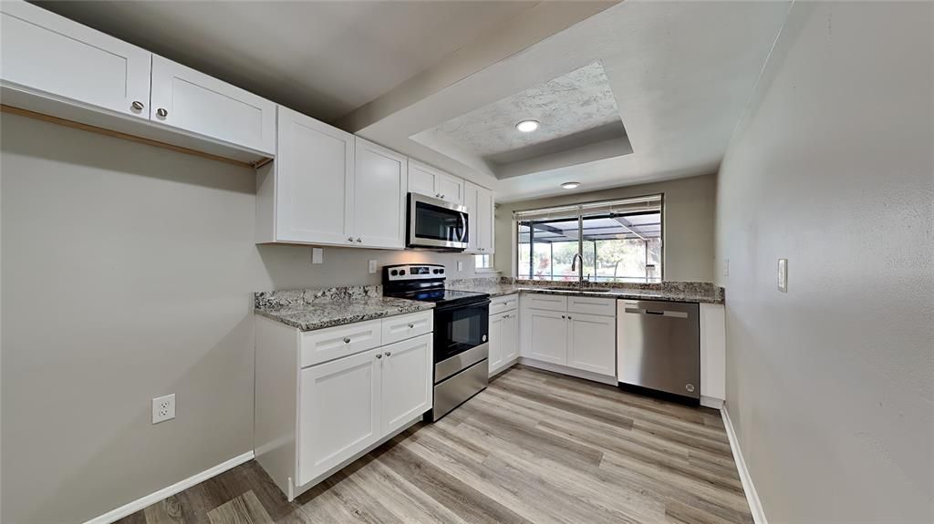 For Sale: $349,900 (2 beds, 2 baths, 1098 Square Feet)