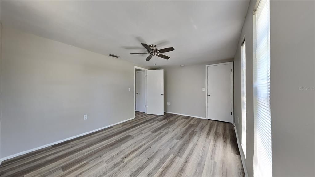 For Sale: $349,900 (2 beds, 2 baths, 1098 Square Feet)