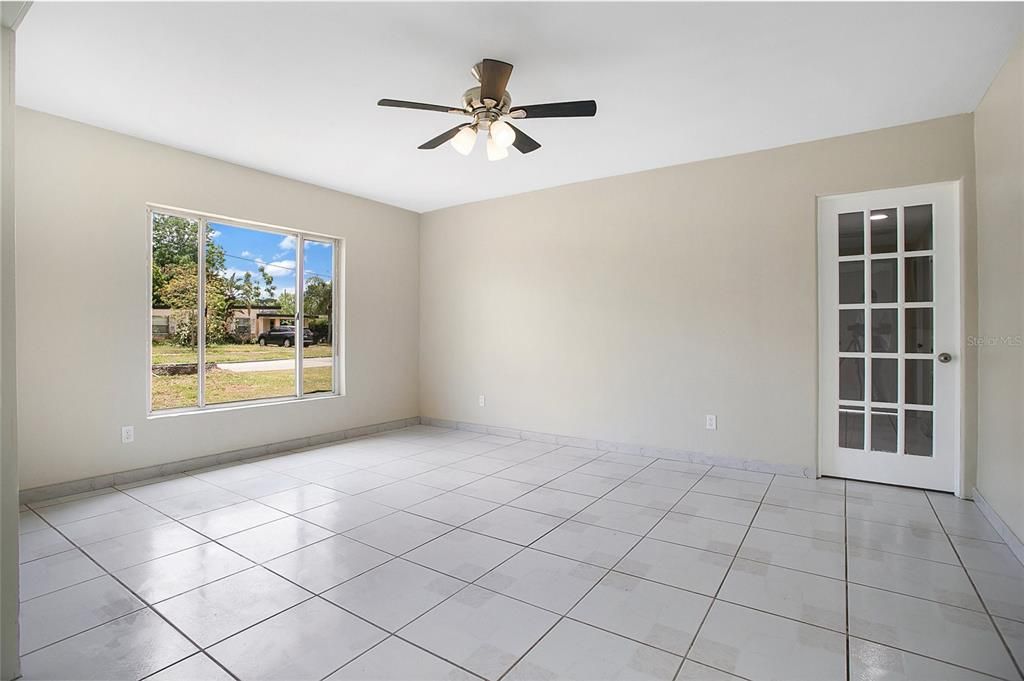 Active With Contract: $339,900 (3 beds, 2 baths, 1088 Square Feet)