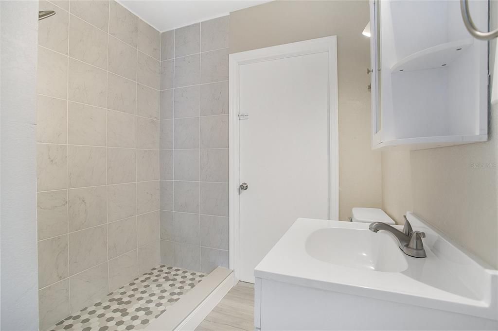 Active With Contract: $339,900 (3 beds, 2 baths, 1088 Square Feet)