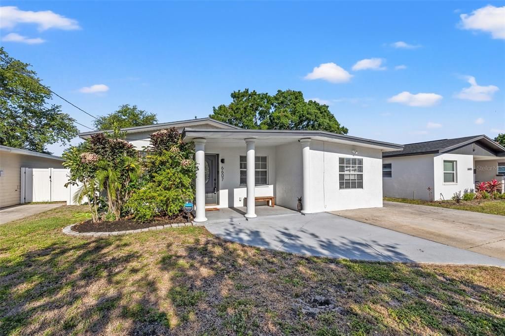 Active With Contract: $419,000 (3 beds, 2 baths, 1292 Square Feet)