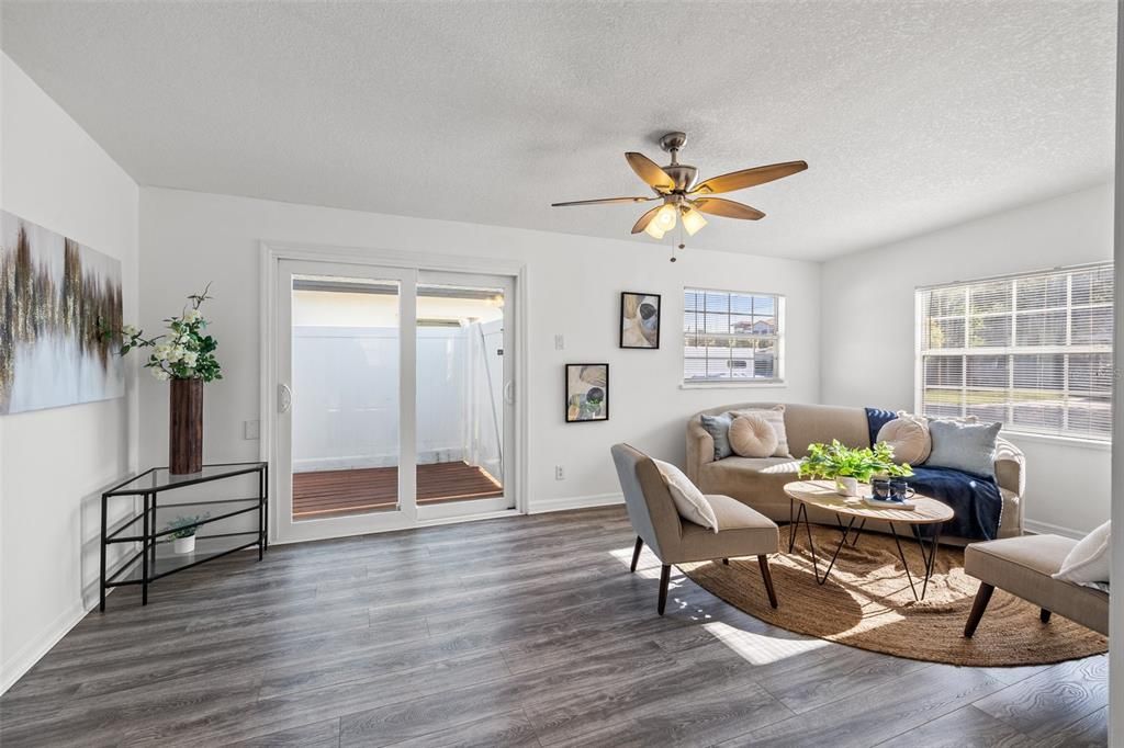 Active With Contract: $419,000 (3 beds, 2 baths, 1292 Square Feet)