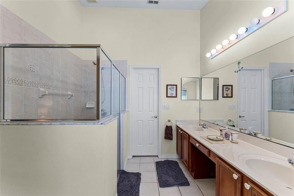 待售: $435,000 (4 贝兹, 2 浴室, 1822 平方英尺)