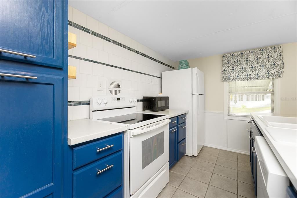 For Sale: $146,000 (2 beds, 2 baths, 624 Square Feet)