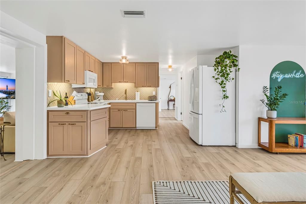 Active With Contract: $415,000 (2 beds, 2 baths, 1680 Square Feet)