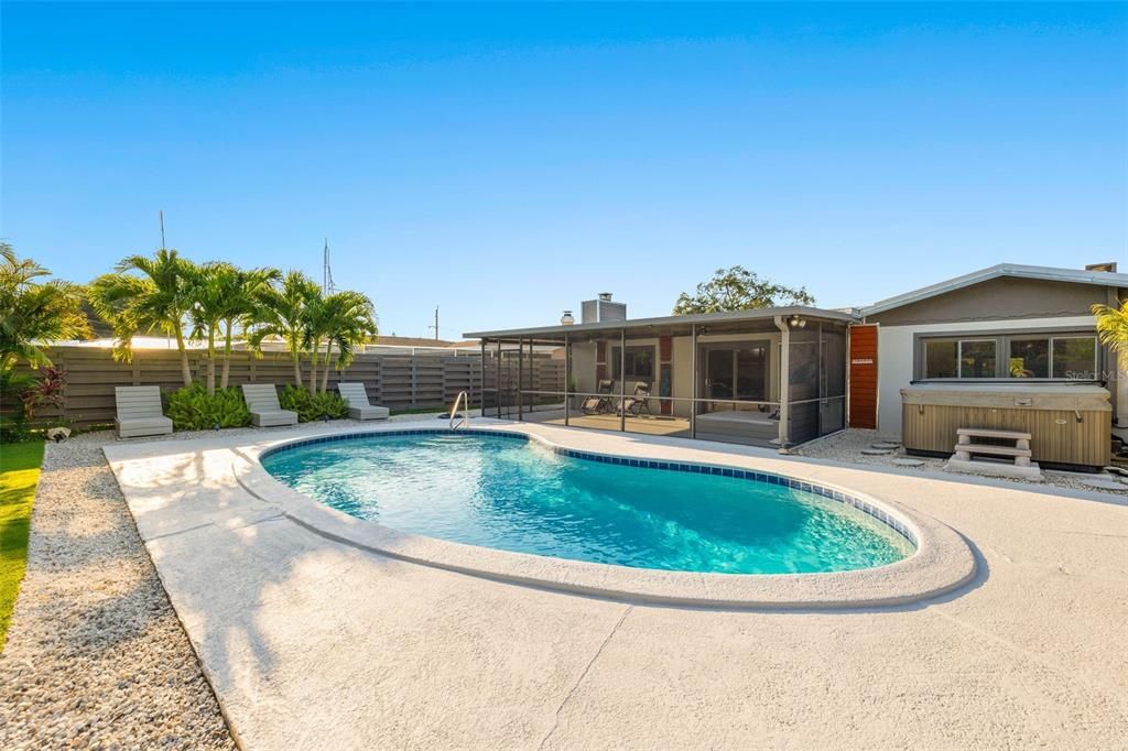 Recently Sold: $790,000 (3 beds, 2 baths, 1975 Square Feet)