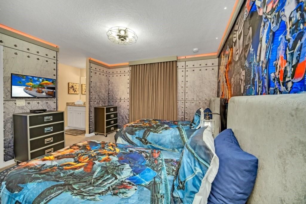 На продажу: $999,000 (8 спален, 6 ванн, 4036 Квадратных фут)