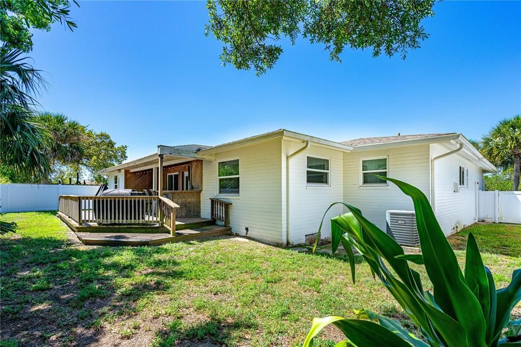 Active With Contract: $424,900 (3 beds, 2 baths, 1957 Square Feet)