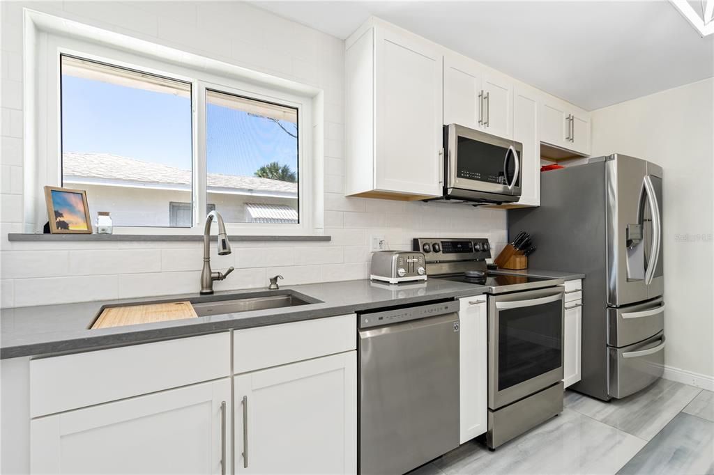 Active With Contract: $424,900 (3 beds, 2 baths, 1957 Square Feet)