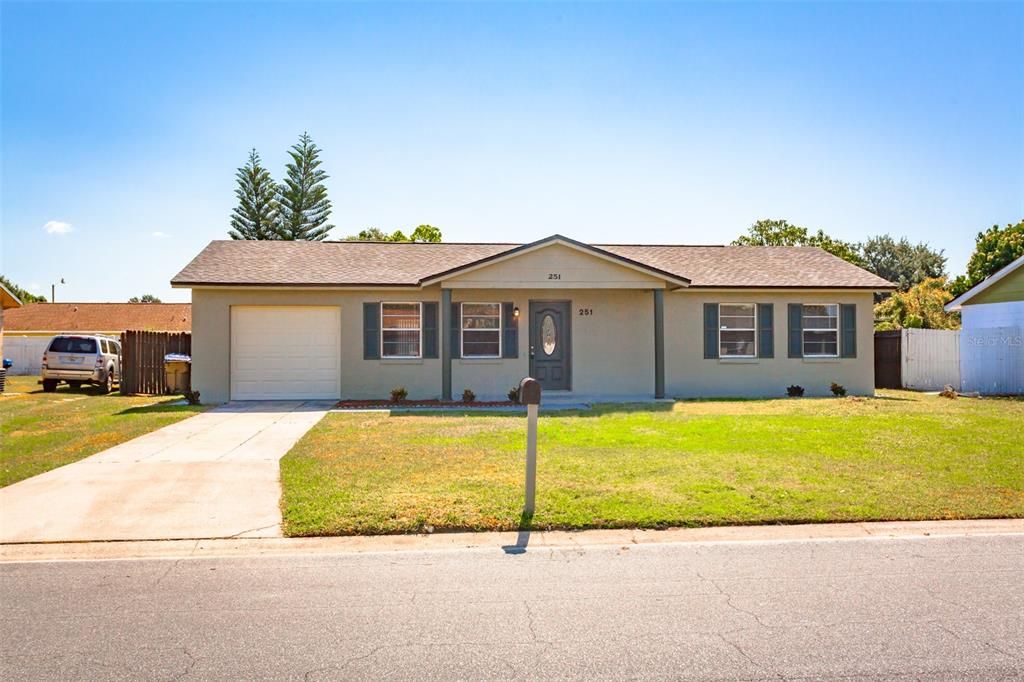 Active With Contract: $308,900 (2 beds, 2 baths, 1000 Square Feet)