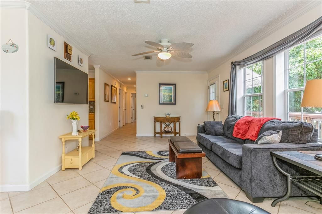 Active With Contract: $475,000 (3 beds, 2 baths, 1352 Square Feet)