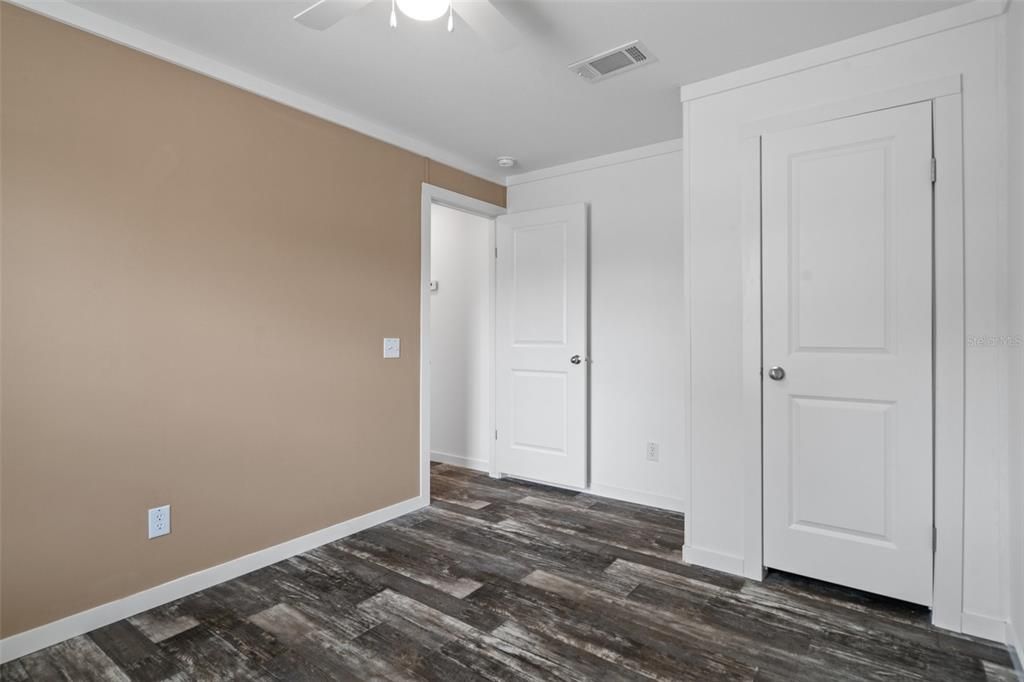 Active With Contract: $199,500 (3 beds, 2 baths, 1067 Square Feet)