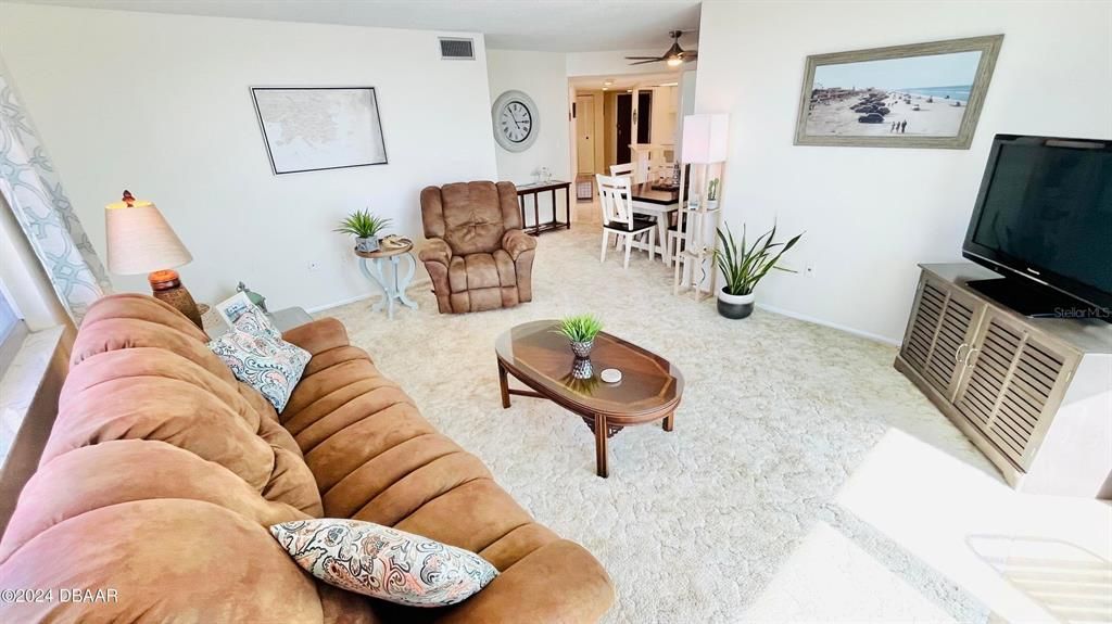 For Sale: $238,800 (2 beds, 2 baths, 1210 Square Feet)