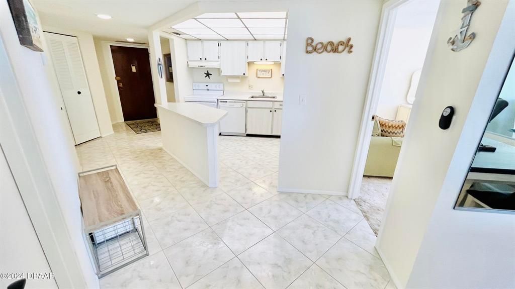For Sale: $238,800 (2 beds, 2 baths, 1210 Square Feet)