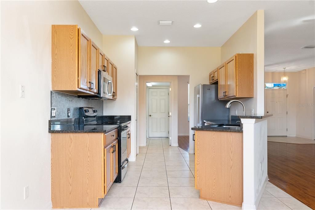For Rent: $1,950 (3 beds, 2 baths, 1721 Square Feet)