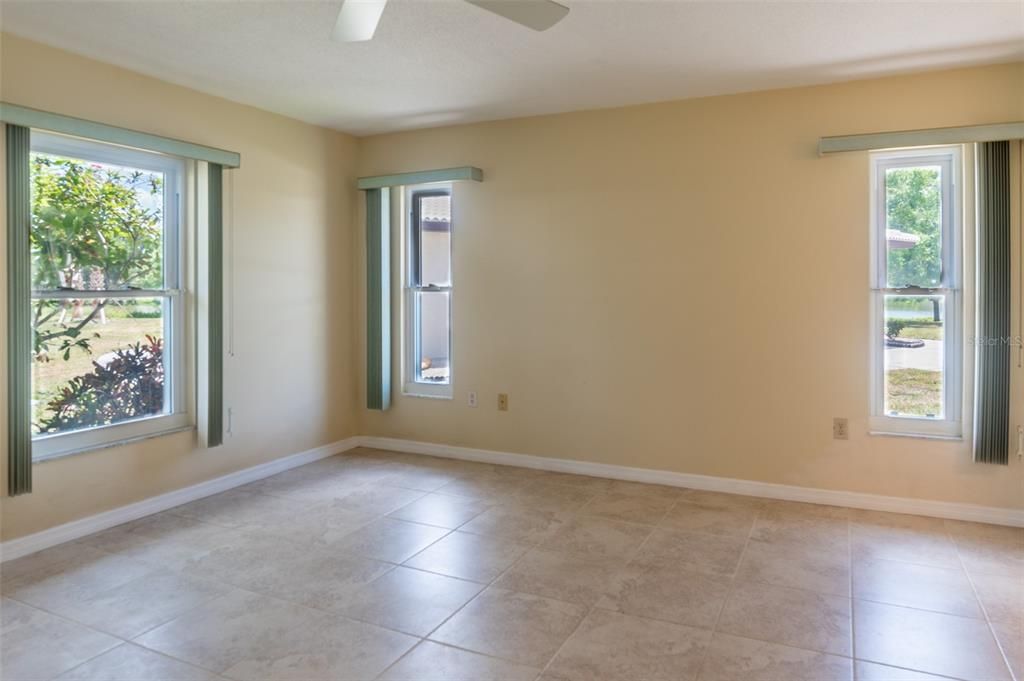 For Sale: $329,000 (2 beds, 2 baths, 1402 Square Feet)