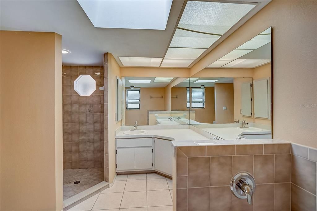 待售: $369,900 (3 贝兹, 2 浴室, 1922 平方英尺)