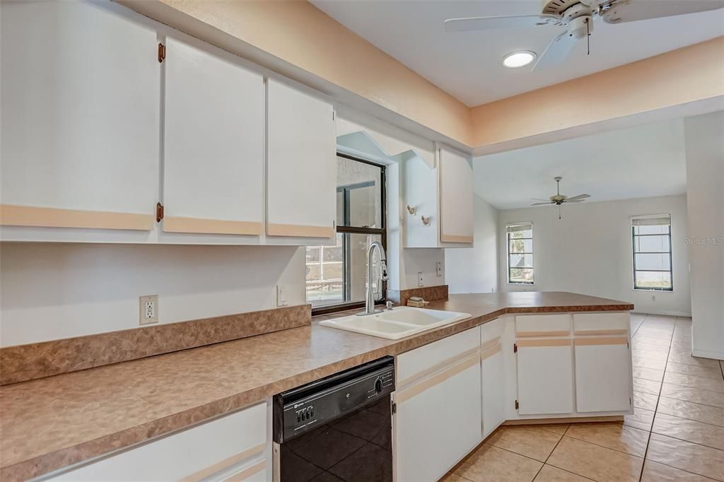 For Sale: $369,900 (3 beds, 2 baths, 1922 Square Feet)