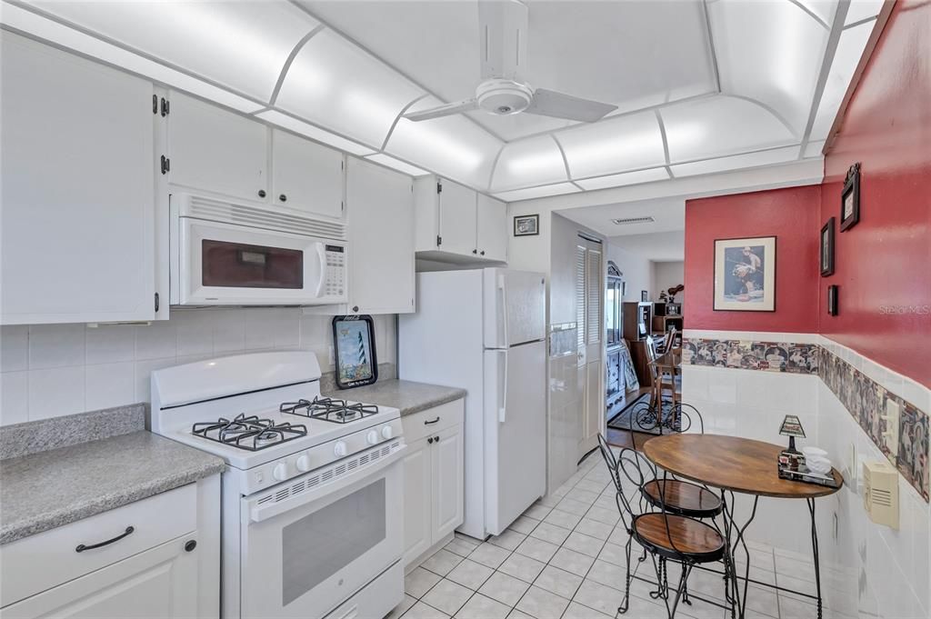 For Sale: $289,900 (1 beds, 1 baths, 1170 Square Feet)