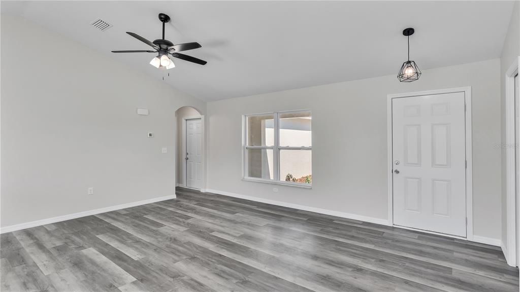 Active With Contract: $299,900 (3 beds, 2 baths, 1409 Square Feet)