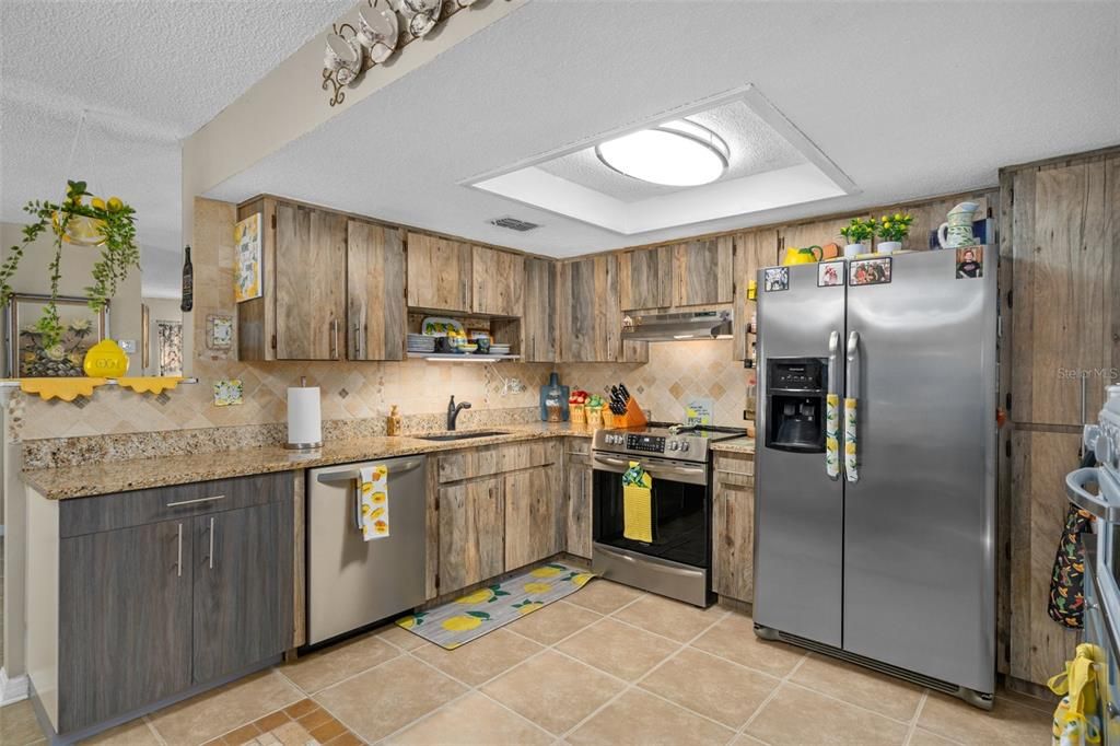 For Sale: $289,900 (2 beds, 2 baths, 1281 Square Feet)