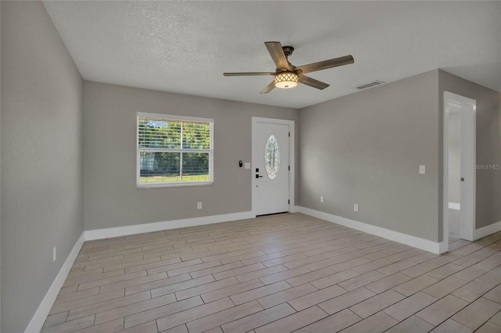 For Rent: $2,095 (3 beds, 2 baths, 1062 Square Feet)