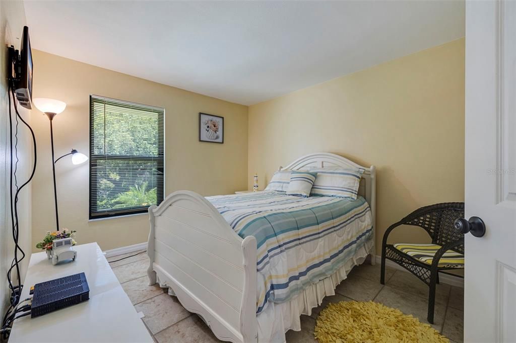 For Sale: $325,000 (3 beds, 2 baths, 1140 Square Feet)