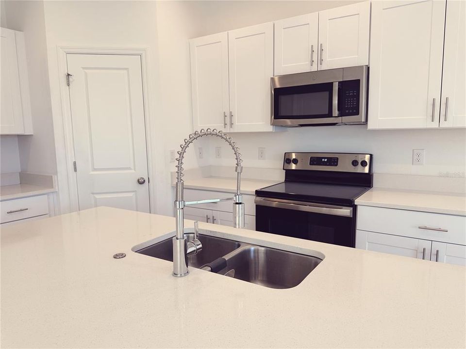For Rent: $2,495 (3 beds, 2 baths, 1597 Square Feet)