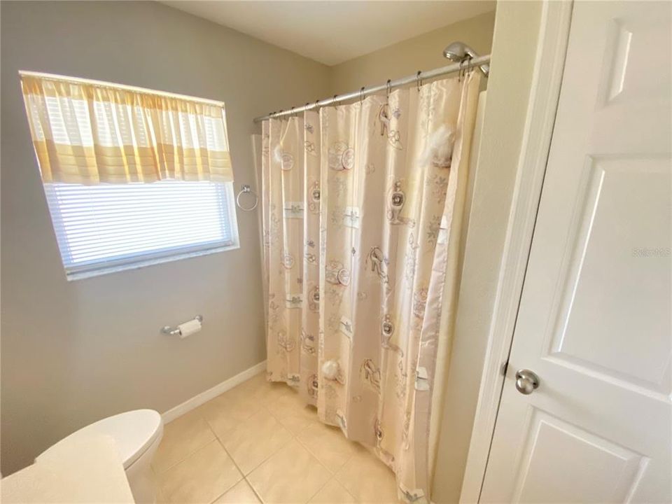 Guest Bathroom Combo Shower/ Tub