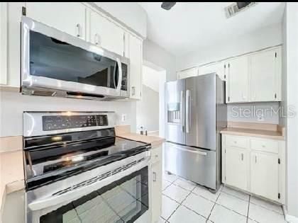Recently Rented: $2,700 (3 beds, 2 baths, 2122 Square Feet)