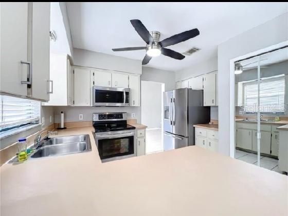 For Rent: $2,700 (3 beds, 2 baths, 2122 Square Feet)