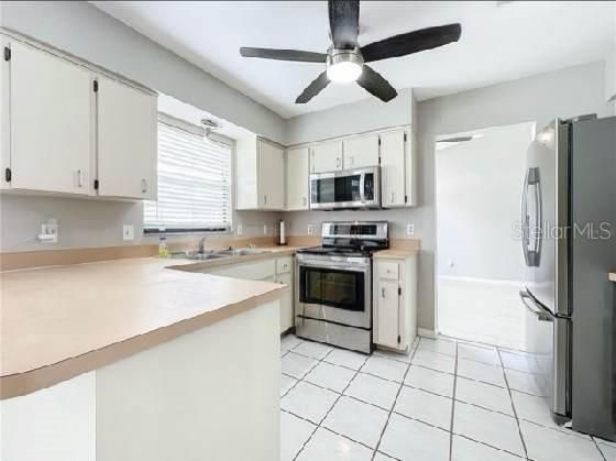 Recently Rented: $2,700 (3 beds, 2 baths, 2122 Square Feet)