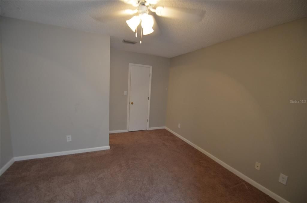 For Sale: $179,900 (2 beds, 2 baths, 1096 Square Feet)