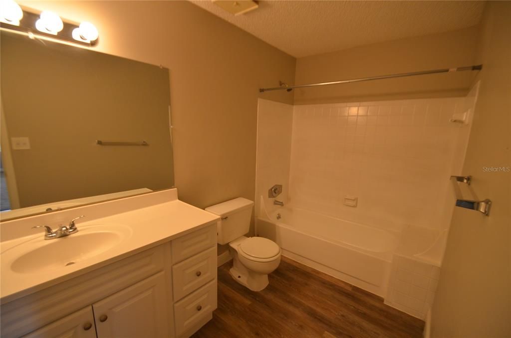 For Sale: $179,900 (2 beds, 2 baths, 1096 Square Feet)