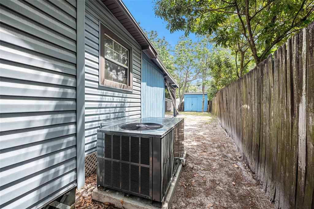 For Sale: $270,000 (2 beds, 1 baths, 818 Square Feet)