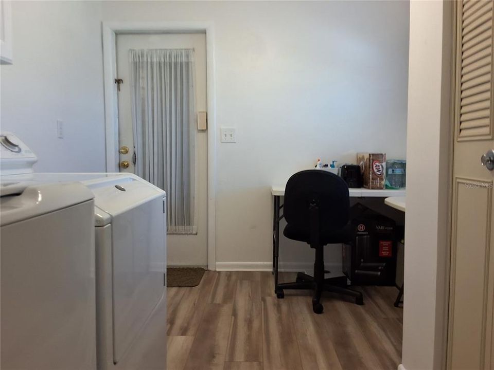 For Sale: $330,000 (2 beds, 2 baths, 1687 Square Feet)